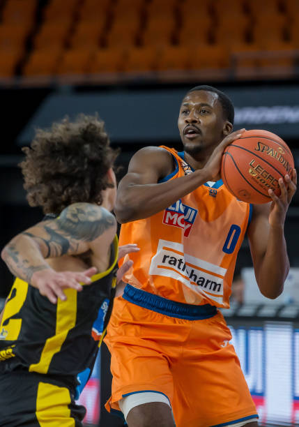 露出他对于 露出他对于